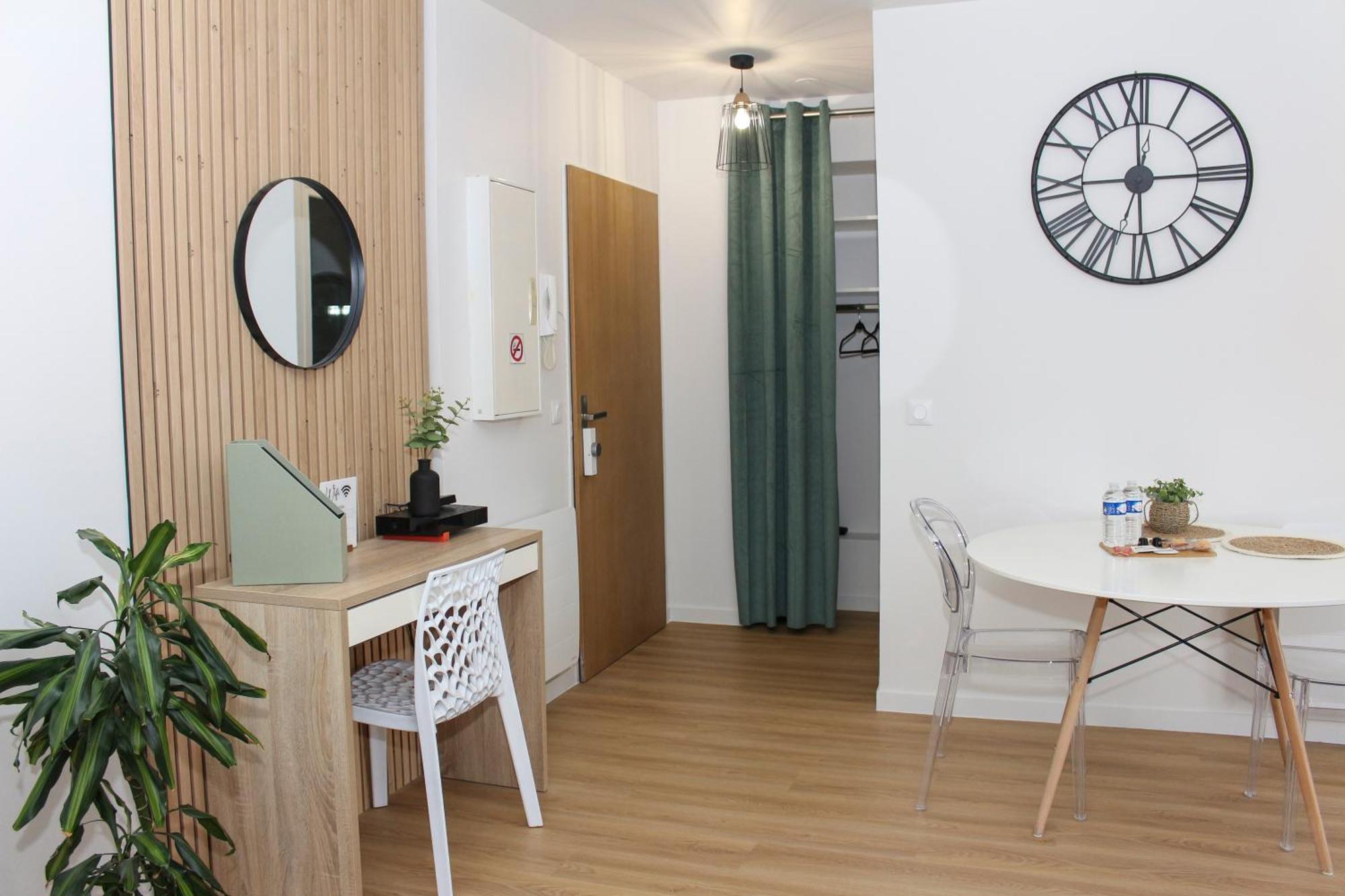 Appartement Entier *Au Pied De La Gare* ジュヴィジー・シュロルジュ エクステリア 写真